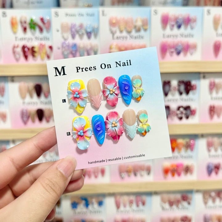 Künstlerische Florale Press-On Nagelkollektion