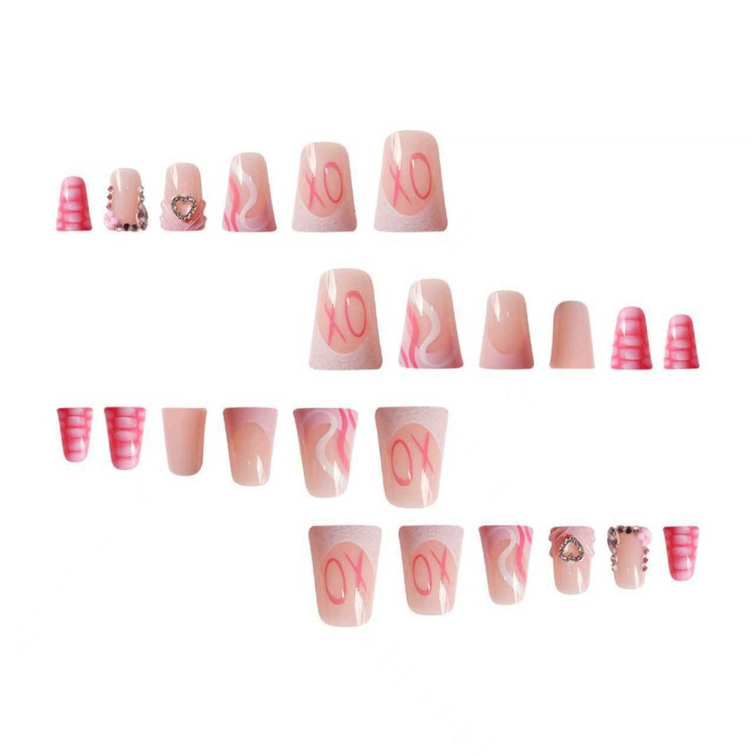 Künstlerische Herz-verzierte Nagelerweiterungen Karnz