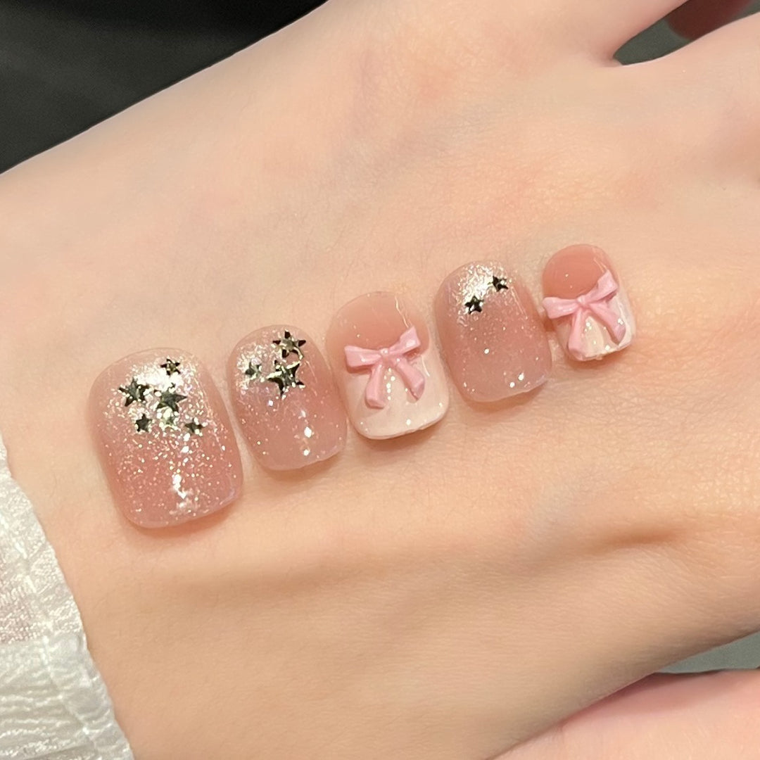 Dekorative Press-On Nagelkunst mit floralen Designs Karnz