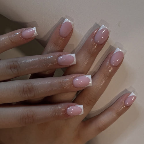 Französische Nagelverlängerungen mit glänzendem Finish Karnz