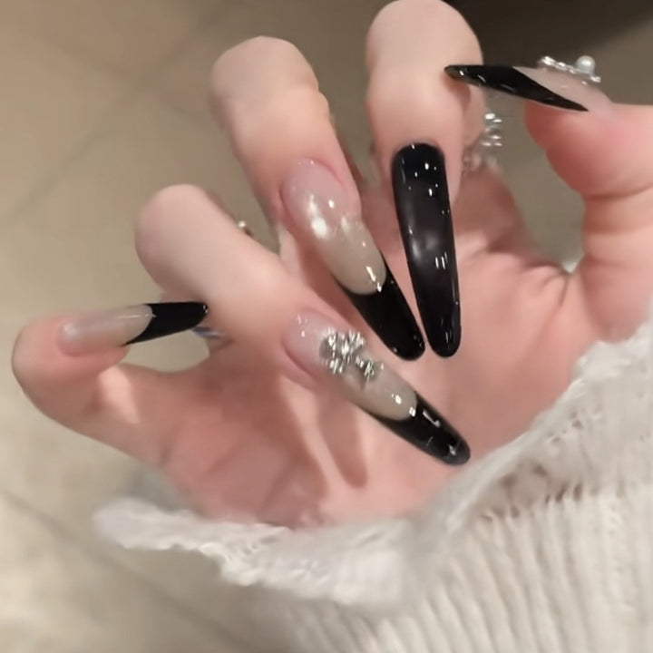 Glamouröse Stiletto-Nageldesigns