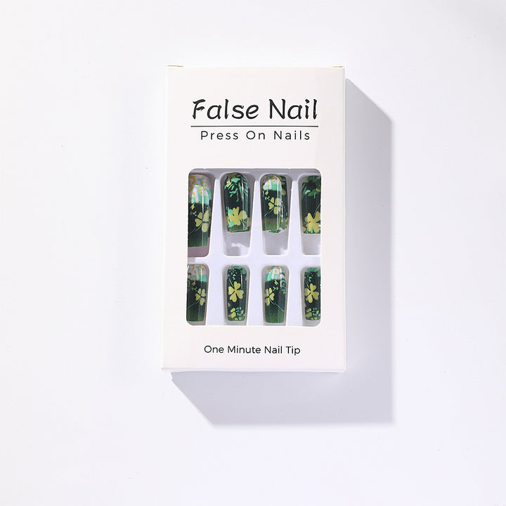 Kunstnägel im botanischen Design Karnz