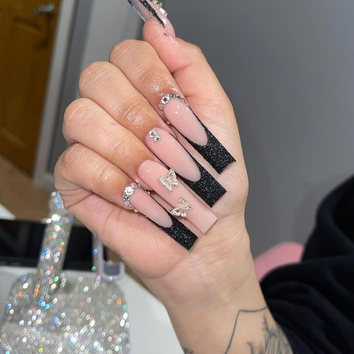 Dekorative Lange Stiletto Press-On Nägel mit Strass-Akzenten Karnz