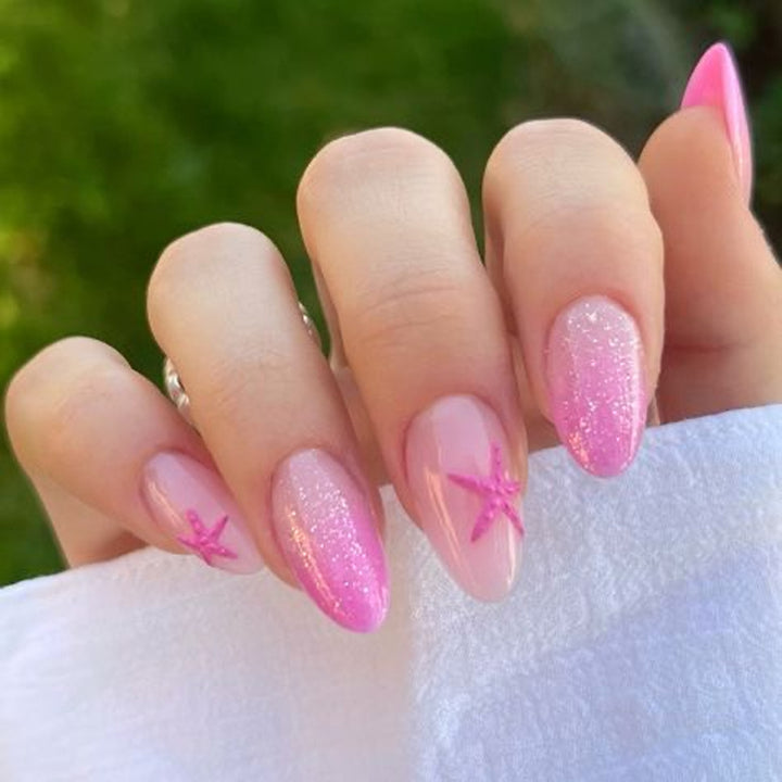 Kunstvolle Nagelkunst mit Glitzer und kreativen Designs Karnz