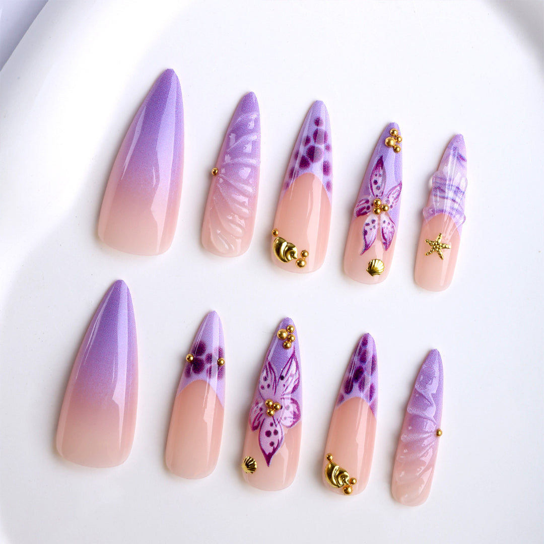Stilvolle Kunstfingernägel mit Floralen und Geometrischen Elementen Karnz