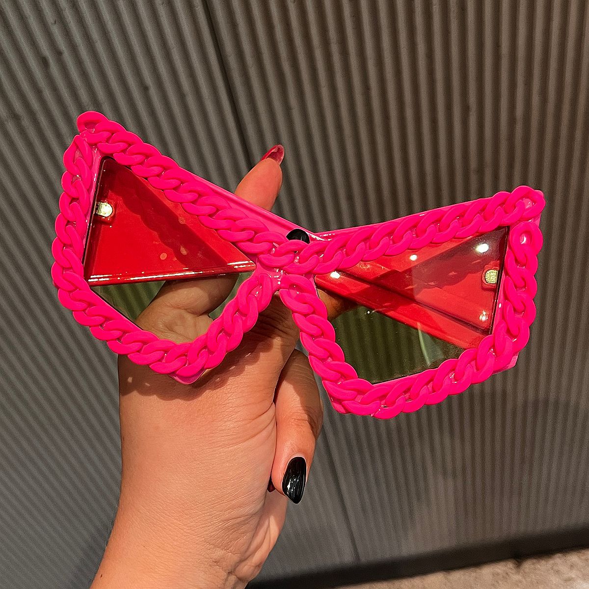 Damen Sonnenbrille mit auffälligem Katzenaugen-Design von Karnz