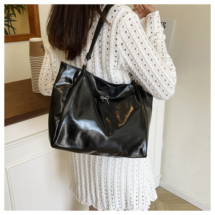 Elegante Glänzende Hobo-Handtasche Karnz