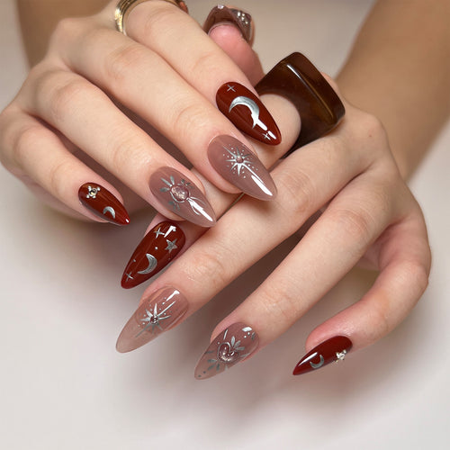 Kunstvolle Nagelverlängerungen im einzigartigen Mond-Design Karnz
