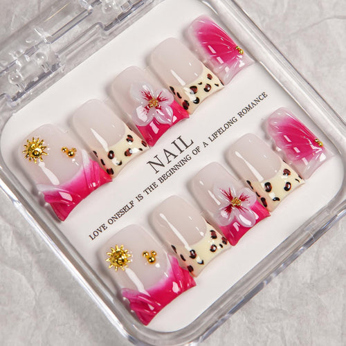 Floral Press-On Nagelkunst Set mit dekorativen Akzenten