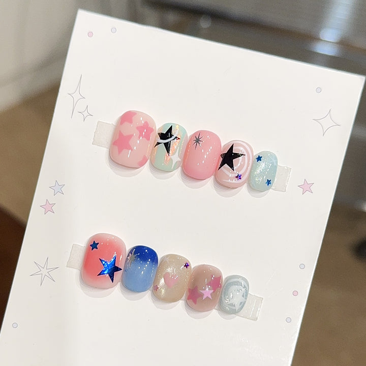 Kunstnägel mit Glamourösen Sternen Motiven Karnz