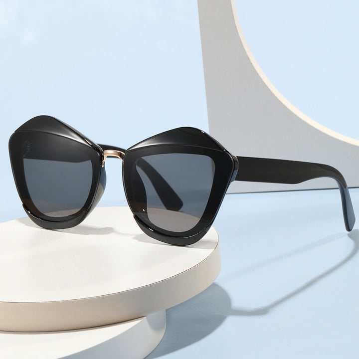 Damen auffällige Designer-Sonnenbrille mit extravagantem Rahmen Karnz