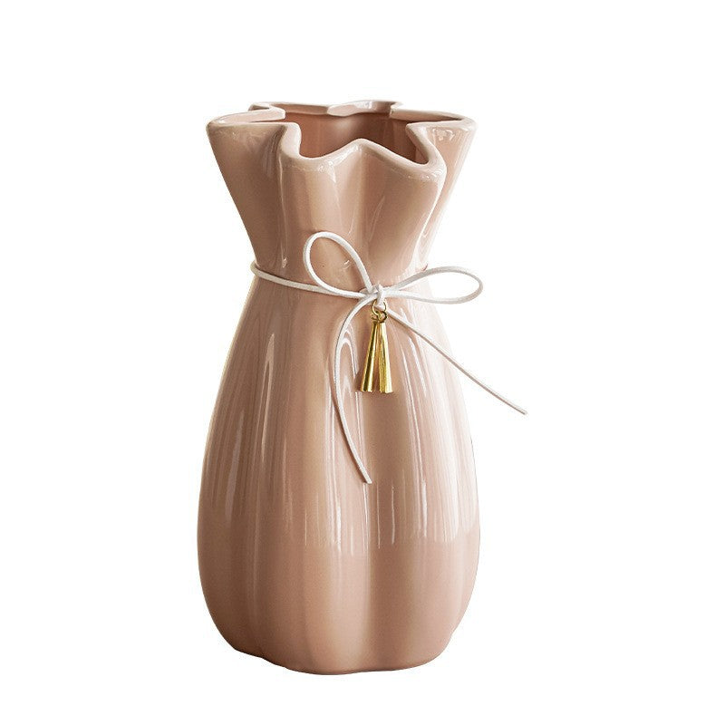 Elegante Keramikvase mit zarter Rüschenkante Karnz