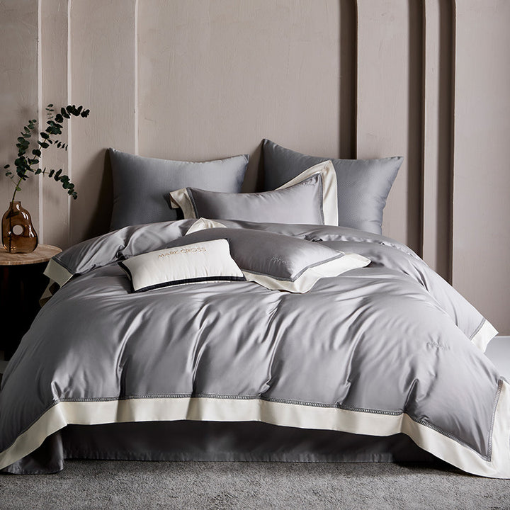 Elegantes Satin-Duvetbezug-Set mit kontrastierender Saumblende und feiner Biese