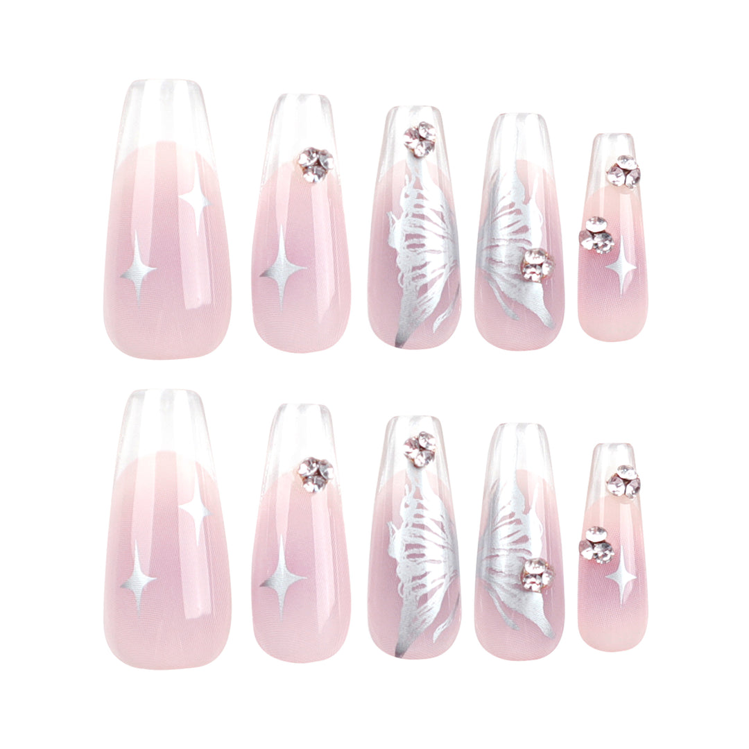 Elegante Kunstnägel mit floralen Designs und Glitzerakzenten Karnz