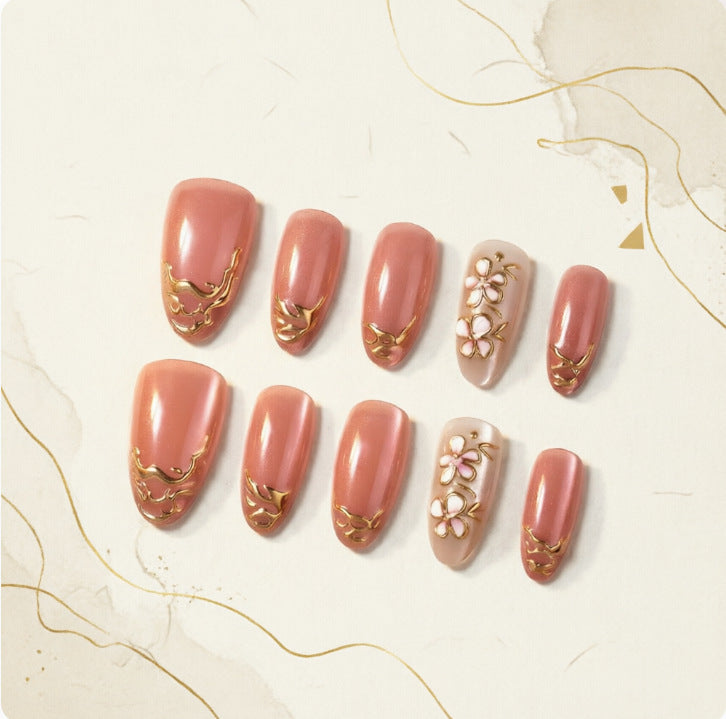 Kunstnägel mit Floralem Design Karnz