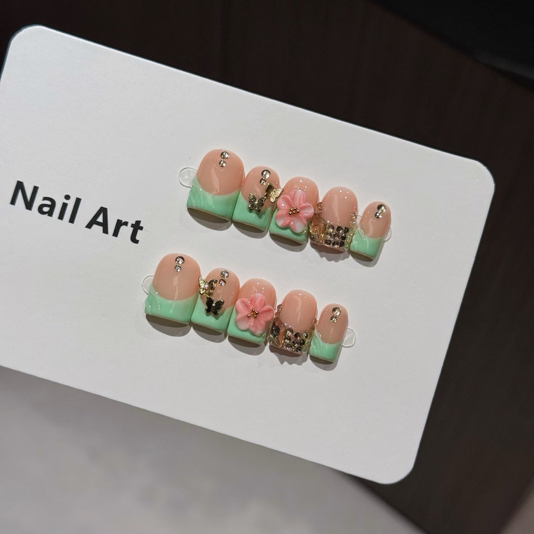 Künstlerisches Nagelkunst-Design-Kit