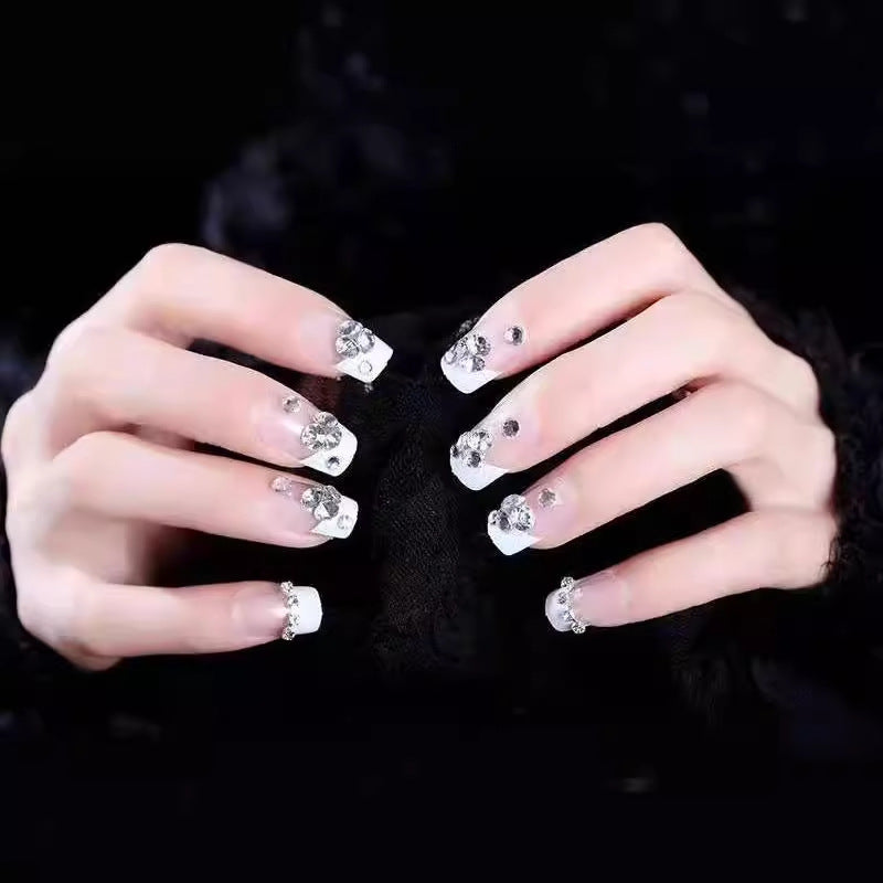 Glamouröse mit Strass verziert Press-On Nagelspitzen