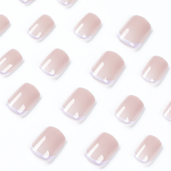 Elegante Maniküre mit Hochglanz-Finish Karnz
