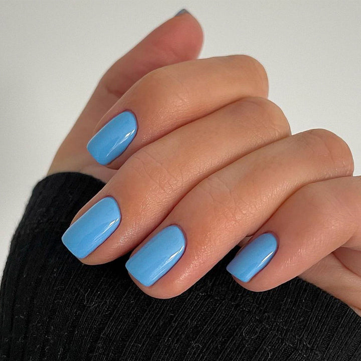 Hochglänzende Nagelkunst Karnz