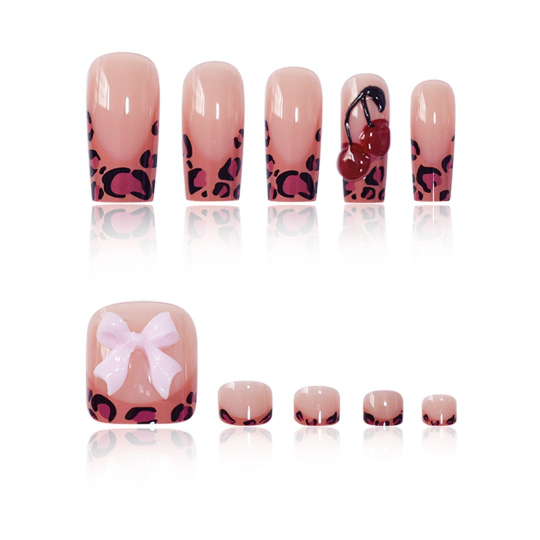 Künstlerische Nagelkunst Karnz