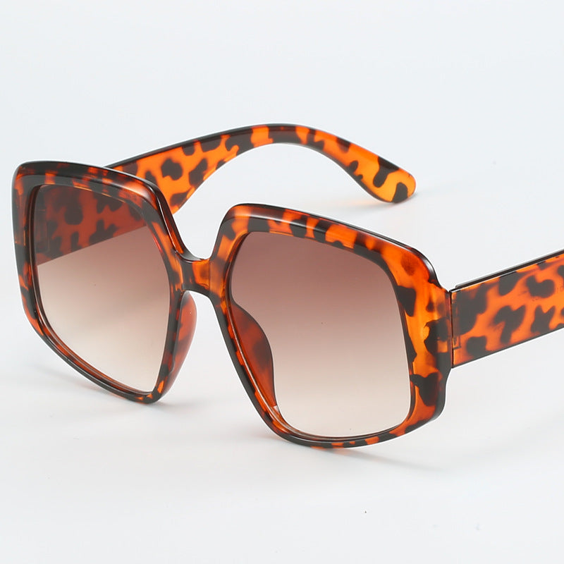Damen moderne quadratische Sonnenbrille mit hochwertigen UV-Schutztechnologien Karnz