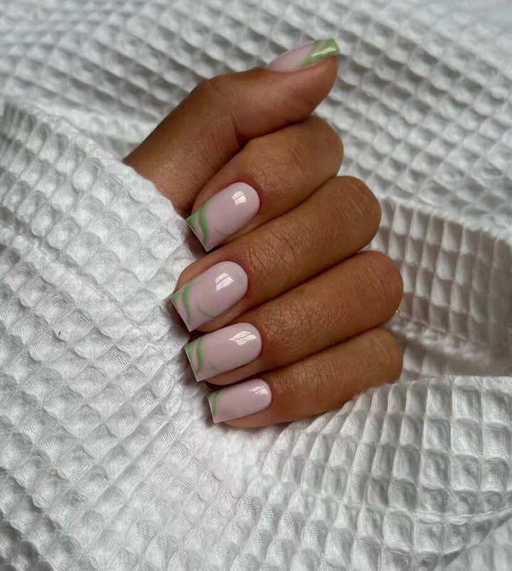 Kreative Nagelgestaltung mit eleganten Farbverläufen Karnz