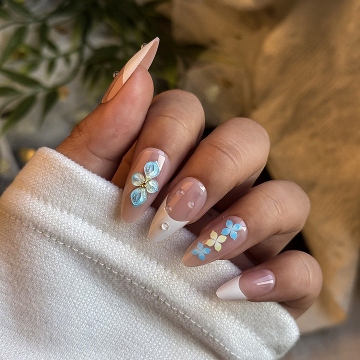 Dekoratives Floral Press-On Nagelkunstset Karnz