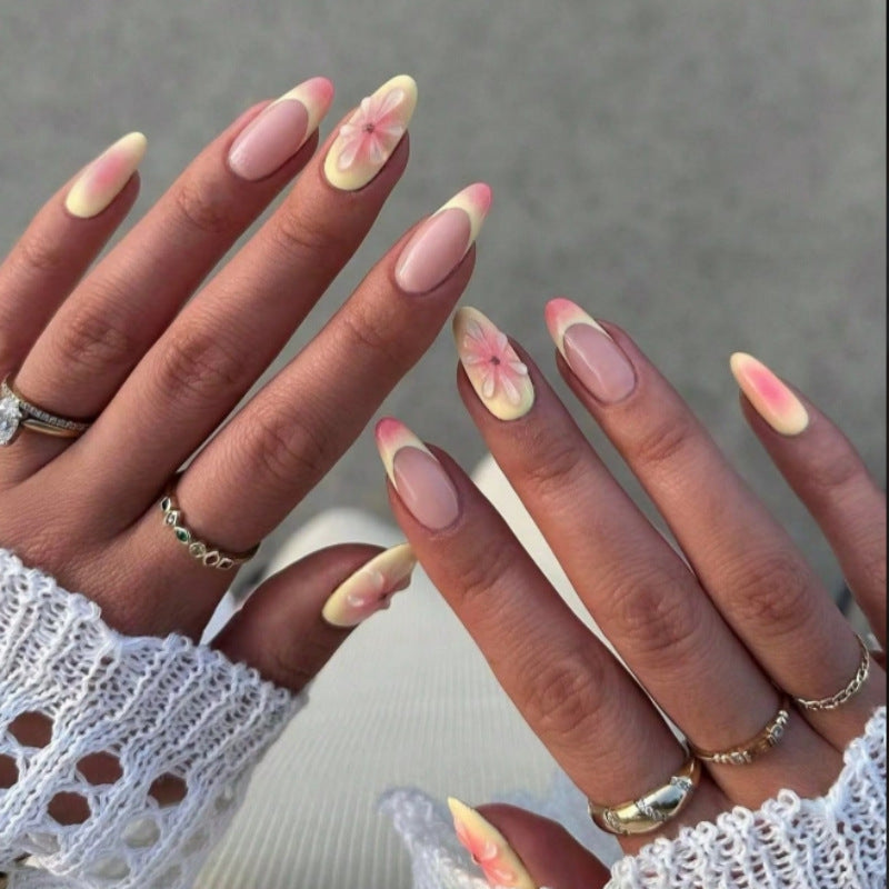 Künstlerisches Press-On Nagelset mit floralen Akzenten Karnz