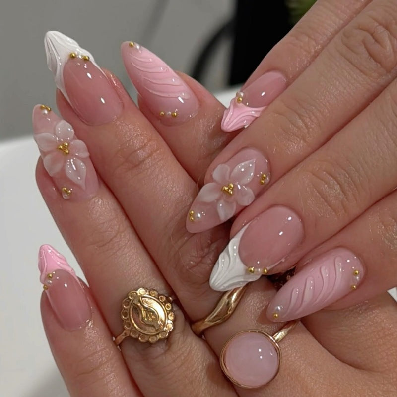 Floral Verziertes Press-On Nagelset Karnz