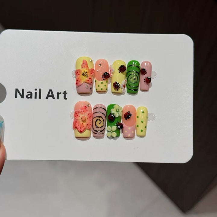Künstlerisches florales Thema Press-On Nagelset