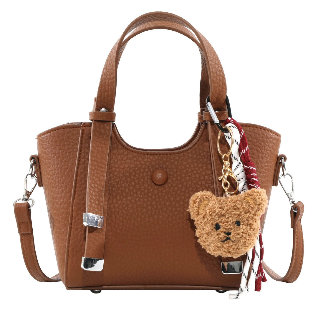 Texturierte Mini Tote-Handtasche mit charmantem Bären-Schlüsselanhänger