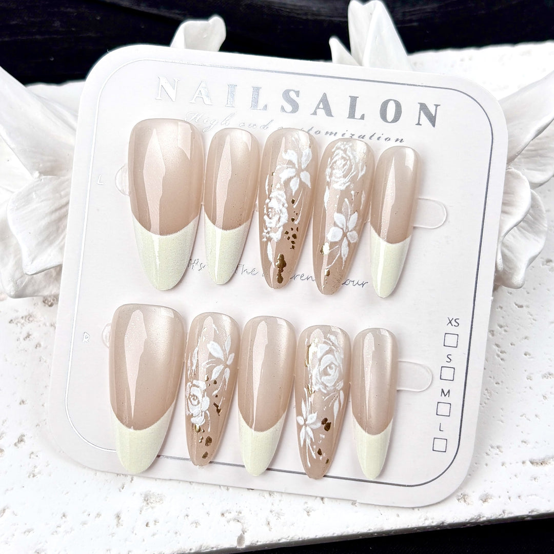 Elegantes Florales Akzent Press-On Nagelkunst Set