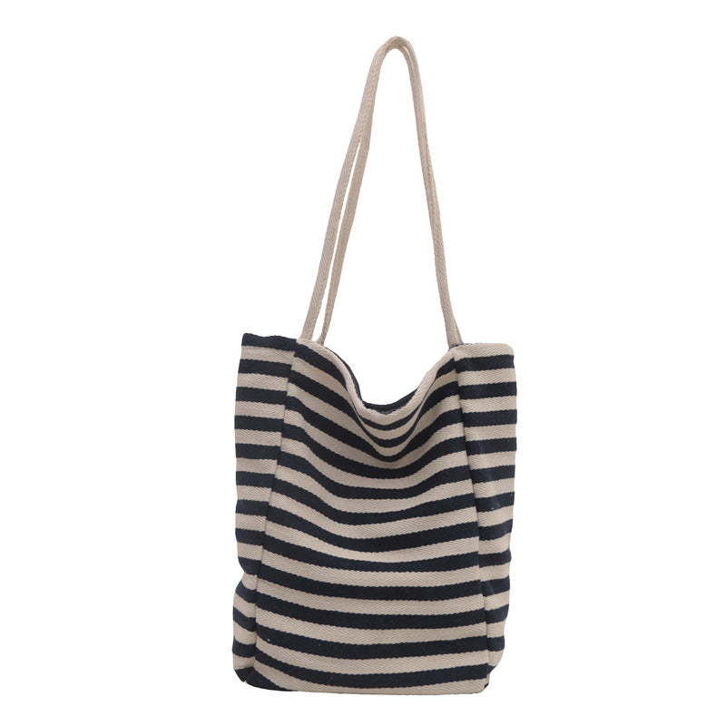 Lässige gestreifte Strandtasche