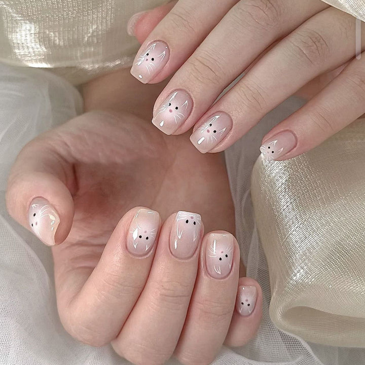 Kunstnägel mit Elegantem Ombre-Effekt und Glitzer Karnz