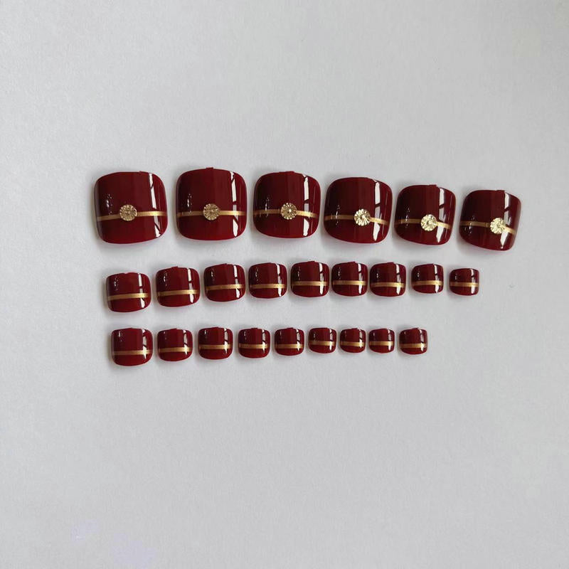 Künstliche Fußnägel mit eleganten Goldverzierungen Karnz
