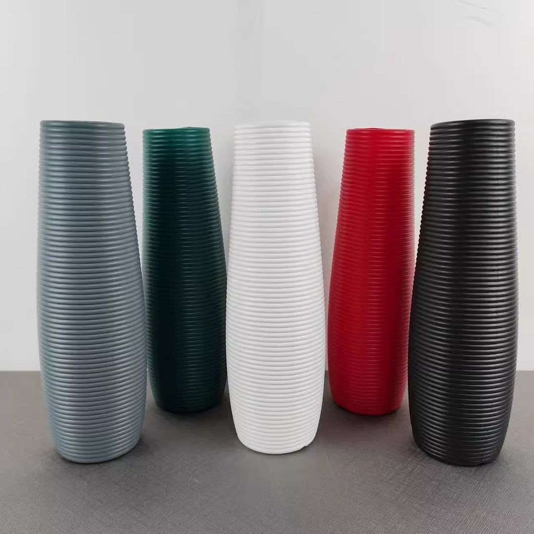 Moderne gerippte dekorative Vase Karnz