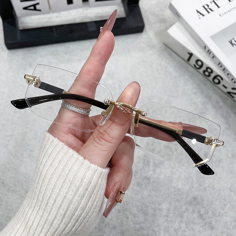Damen stilvolle Designer-Brille mit multifunktionalen Gläsern Karnz