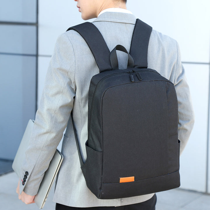 Moderner Technologie-affiner Rucksack Karnz