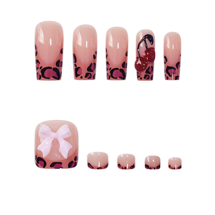 Künstlerische Nagelkunst Karnz