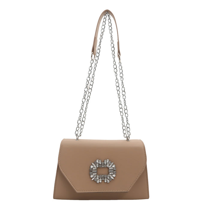 Elegante Handtasche mit Kettendetail für den Abend