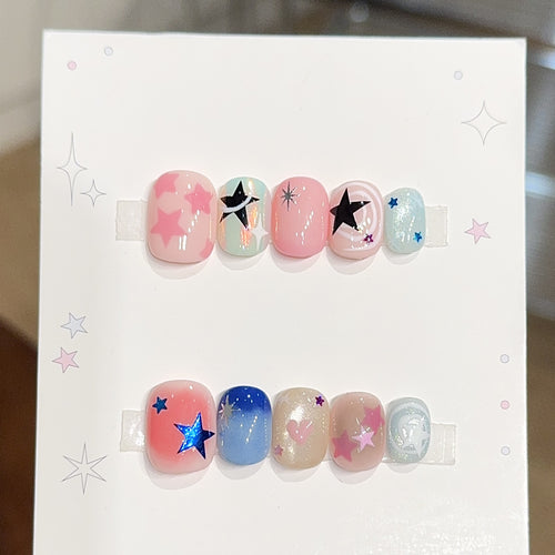 Kunstnägel mit Glamourösen Sternen Motiven Karnz