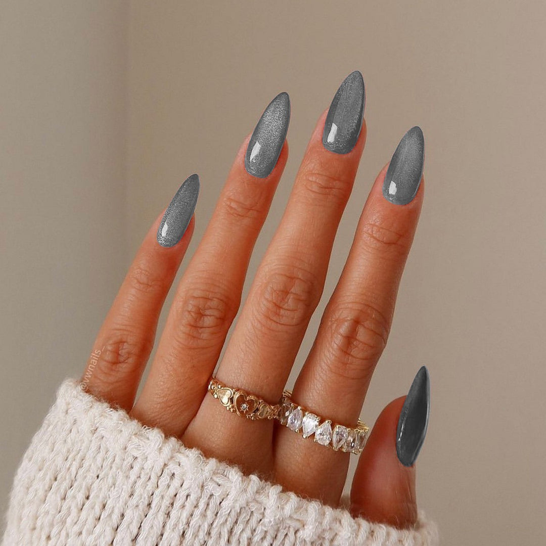 Glänzendes Gel Press-On Nagelset Karnz