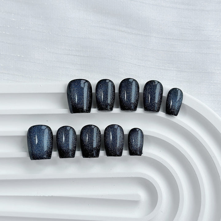Künstlerisches Press-On Nagelkunstset mit Herz- und himmlischen Designs
