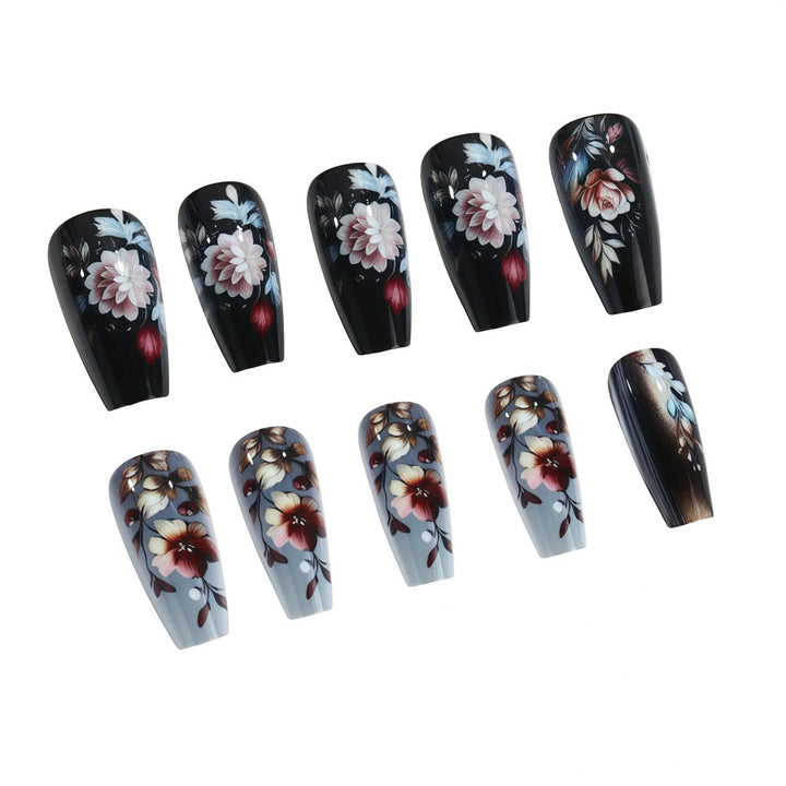 Kunstnägel mit floralem Design und luxuriösem Finish Karnz