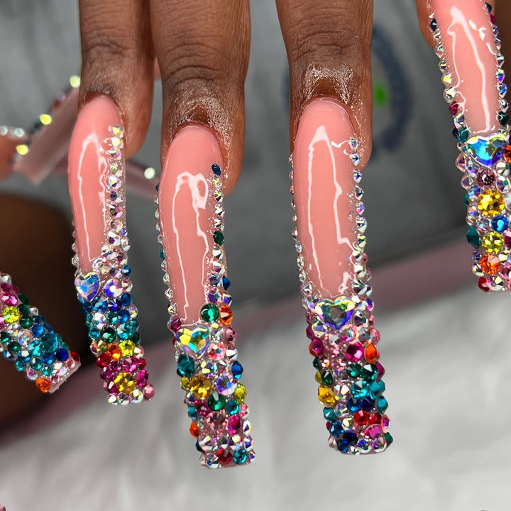 3D Dekorative Press-On Nagelverlängerungen mit funkelnden Edelsteinakzenten Karnz
