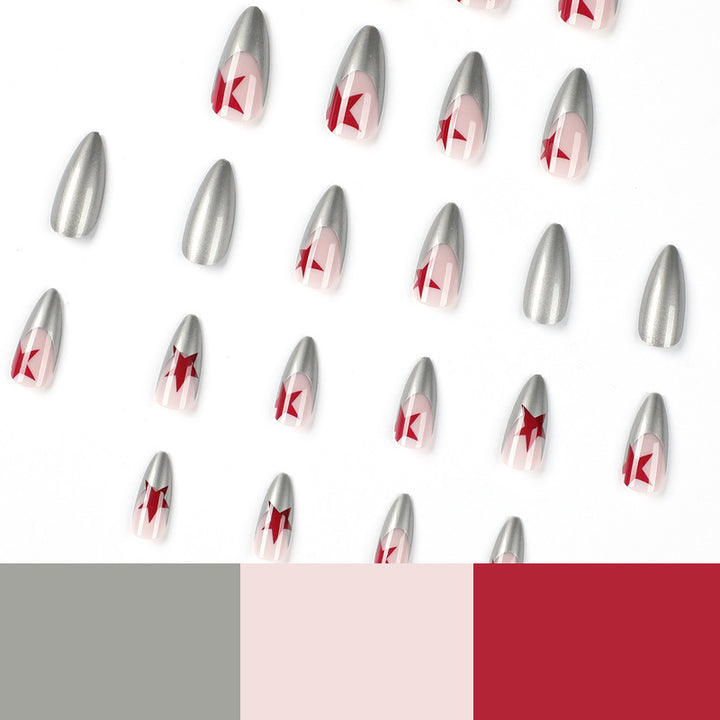 Kunstvolle Stiletto-Nägel mit Silber- und Sternenmotiven Karnz