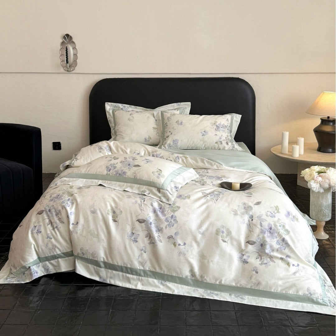 Luxuriöses Satin-Bettwäsche-Set mit floralem Allovermuster und Satinbordüre