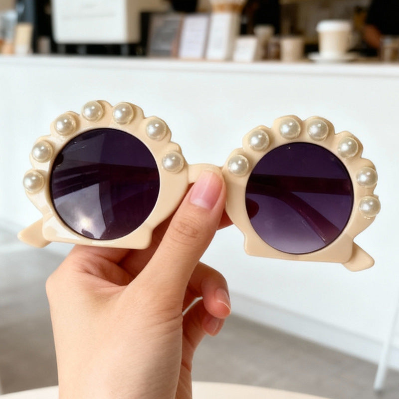 Perlenakzentuierte, von Vintage inspirierte Sonnenbrille Karnz