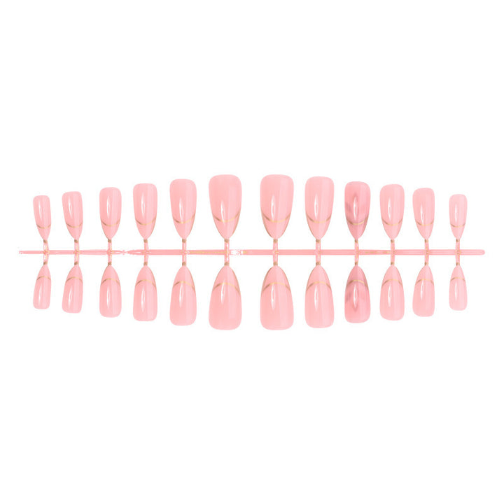 Kunstnagelset mit elegantem Goldakzent Karnz
