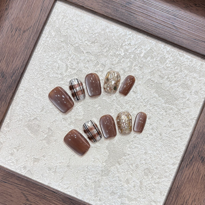 Kunstnägel-Set mit Glitzer- und Goldakzenten Karnz